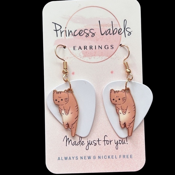 Hand Crafted Earrings Repurposed Guitar Picks Tan Tabby Cats on White - Picture 1 of 7